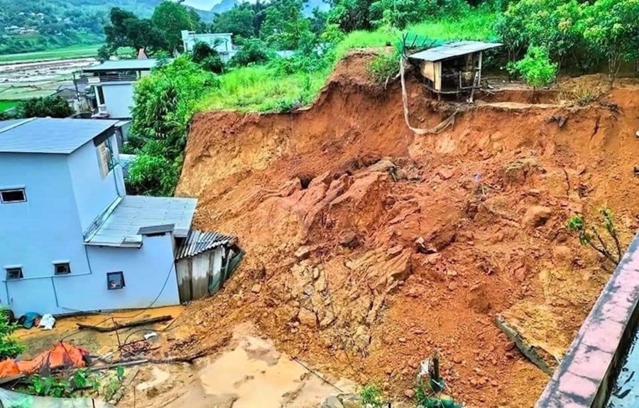 Mưa lớnn, sạt lở đất gây thiệt hại tại nhiều tỉnh miền núi phía Bắc.