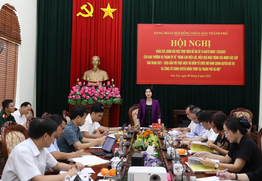 Phó Chủ tịch Thường trực HĐND TP Hà Nội Phùng Thị Hồng Hà, Trưởng Đoàn khảo sát phát biểu tại buổi làm việc.