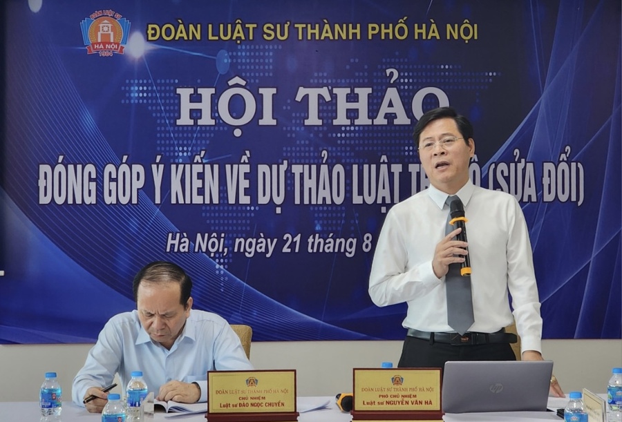 Luật sư Đào Ngọc Chuyền - Chủ nhiệm Đoàn Luật sư TP Hà Nội và luật sư Nguyễn Văn Hà - Phó Chủ nhiệm Đoàn Luật sư TP Hà Nội chủ trì hội thảo.