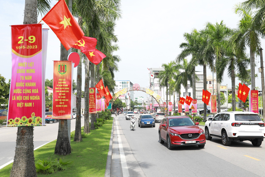 Đường phố Hà Nội trang hoàng đón kỷ niệm 78 năm Cách mạng Tháng Tám và Quốc khánh nước Cộng hòa xã hội chủ nghĩa Việt Nam. Ảnh: Phạm Hùng