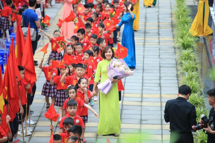 Hơn 53.000 học sinh quận Ba Đình chào đón năm học mới 2023 - 2024. 