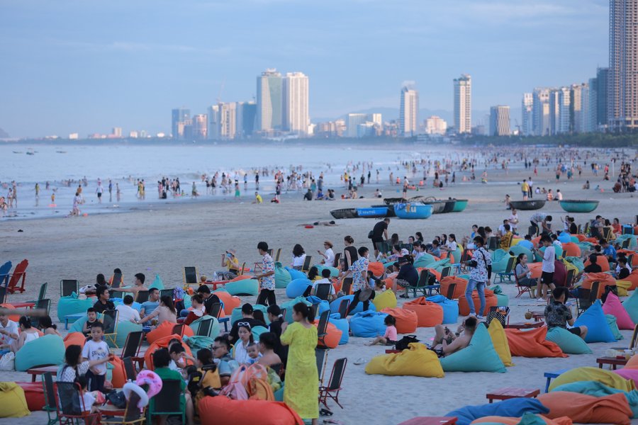 Du lịch trong và ngoài nước tham quan, nghỉ dưỡng tại TP biển Đà Nẵng dịp lễ 2/9 năm 2023.