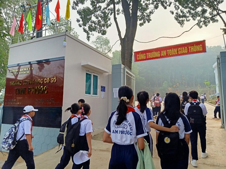 "Cổng trường an toàn giao thông" tại Trường THCS Tam Phước (TP Biên Hòa, tỉnh Đồng Nai) giúp học sinh ý thức hơn khi tham gia giao thông, đảm bảo an toàn giao thông cho học sinh và phụ huynh.