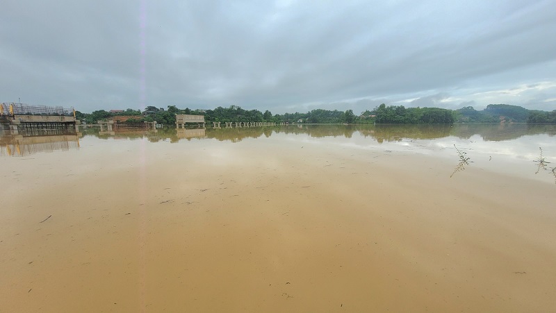 Mưa lớn kéo dài, nước lũ tiếp tục dâng cao tại xã Đức Lĩnh, huyện Vũ Quang