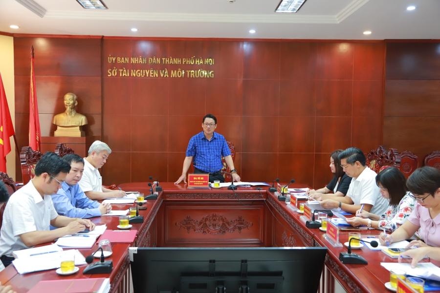 Phó Trưởng ban Thường trực Ban Dân vận Thành ủy Vũ Hà phát biểu tại buổi làm việc với Sở Tài nguyên và Môi trường. 