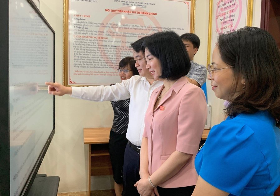 Đoàn giám sát của HĐND TP Hà Nội giám sát về thực hiện cải cách hành chính, xây dựng chính quyền điện tử và chuyển đổi số tại quận Đống Đa và tháng 5/2023.