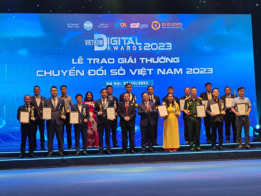 Vinh danh 38 giải pháp, tổ chức chuyển đổi số xuất sắc Vietnam Digital Awards 2023. Ảnh AT