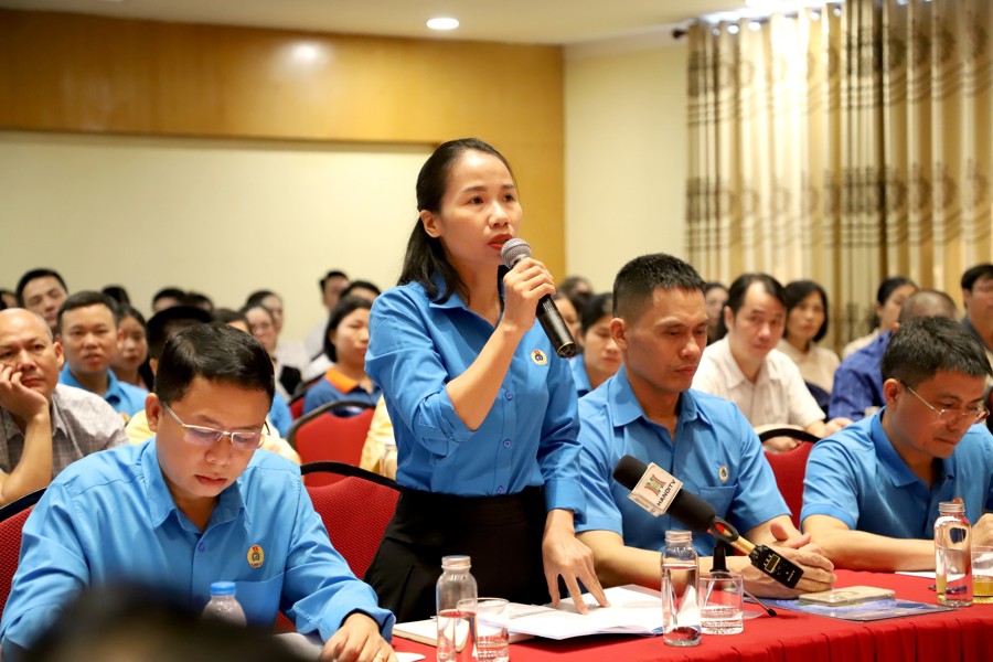 Chủ tịch công đoàn Công ty May LD Plummy Hà Thị Phương Anh góp ý Dự Luật