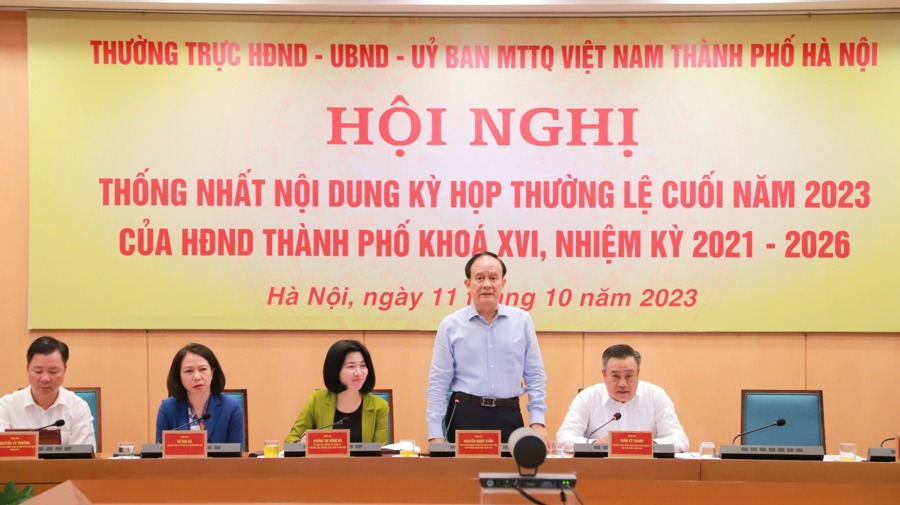 Chủ tịch HĐND TP Hà Nội Nguyễn Ngọc Tuấn phát biểu tại hội nghị