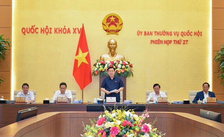 Chủ tịch Quốc hội Vương Đình Huệ phát biểu khai mạc Phiên họp 27. Ảnh: Quochoi.vn