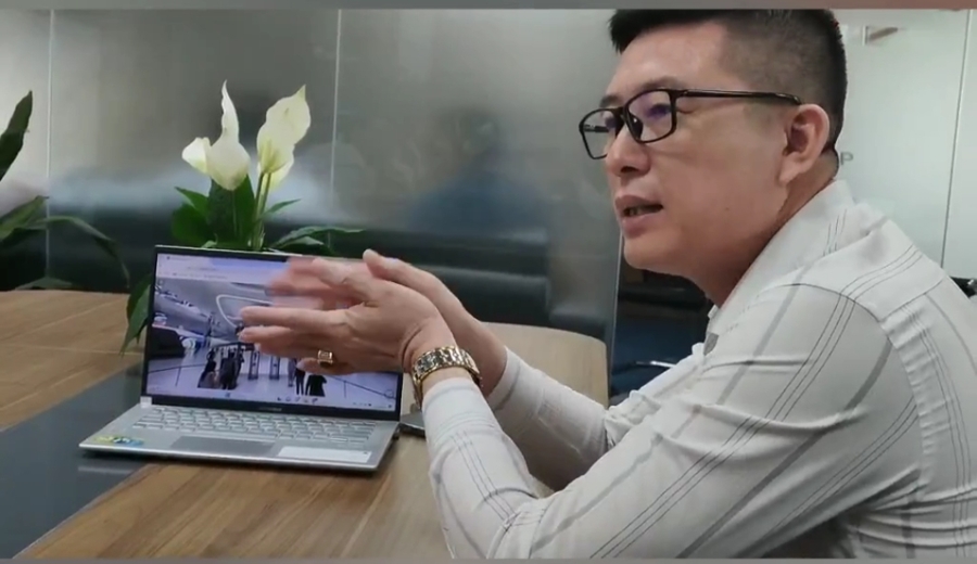 Sáng lập viên KTS GROUP Hoàng Văn Ngọc và sàn TMĐT ứng dụng Công nghệ thực tế ảo. Ảnh AT