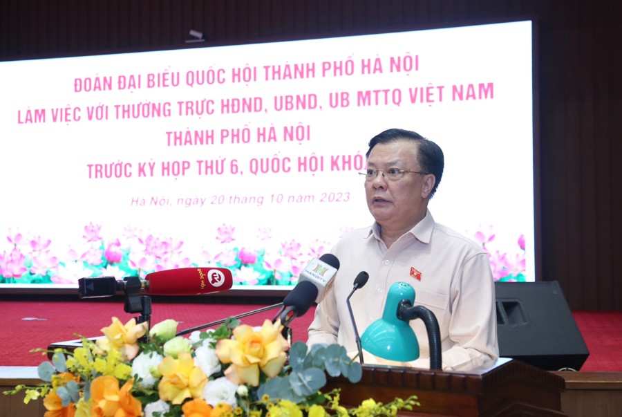 Uỷ viên Bộ Chính trị, Bí thư Thành ủy, Trưởng Đoàn Đại biểu Quốc hội TP Hà Nội Đinh Tiến Dũng phát biểu tại buổi làm việc