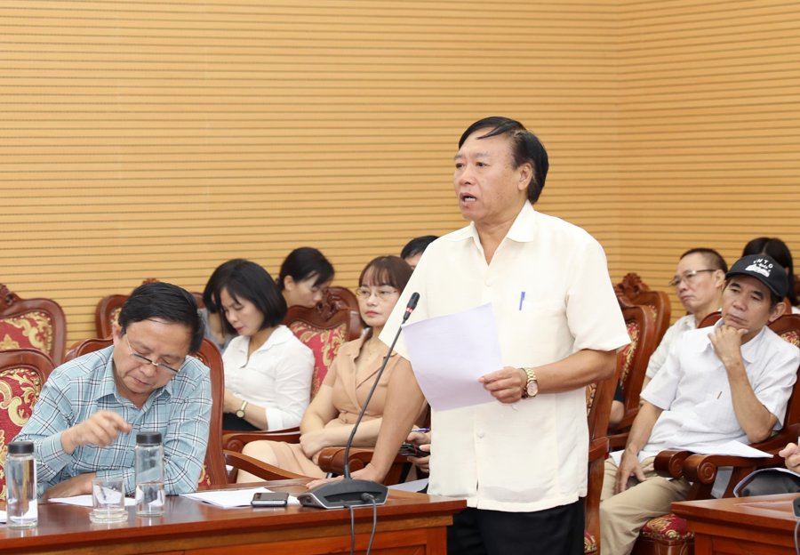 Cử tri quận Nam Từ Liêm phát biểu tại cuộc tiếp xúc cử tri trước Kỳ họp thứ 6, Quốc hội khoá XV của đại biểu Quốc hội thuộc Đơn vị bầu cử số 3, TP Hà Nội 