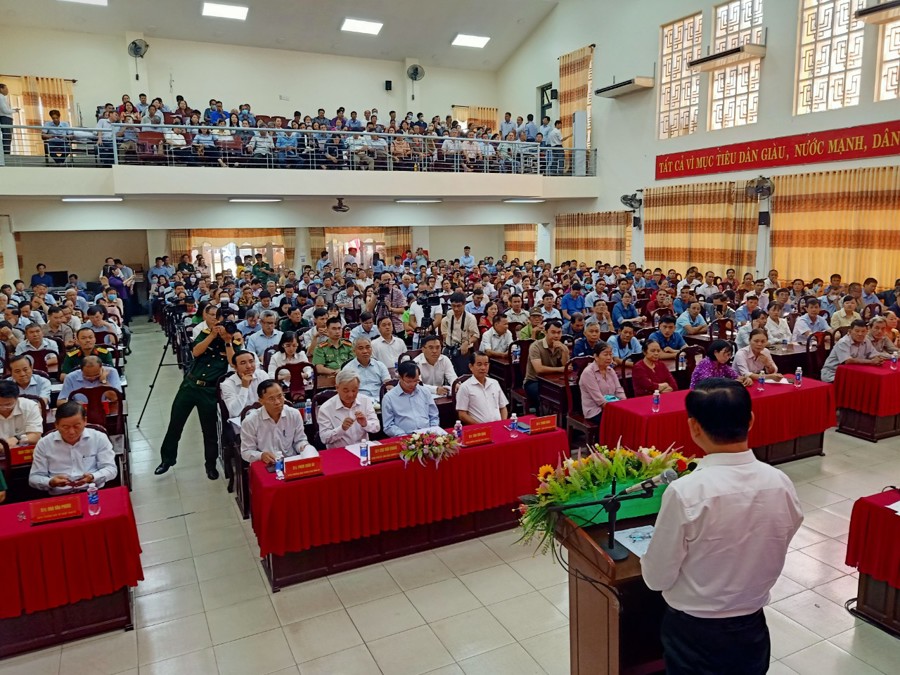 Bí thư tỉnh Đồng Nai Nguyễn Hồng Lĩnh chủ trì hội nghị lắng nghe ý kiến của người dân về chính sách bồi thường, giải tỏa, tái định cư khi thực hiện dự án cáo tốc Biên Hòa - Vũng Tàu, ngày 26/10/2023.