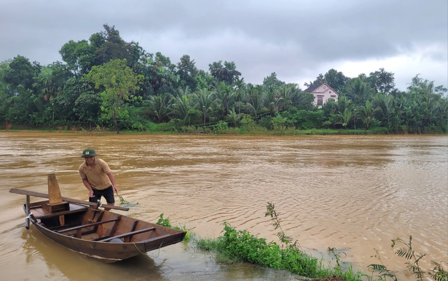 Một số thôn xóm ở xã Đức Lĩnh, huyện Vũ Quang bị nước lũ cô lập, chia cắt