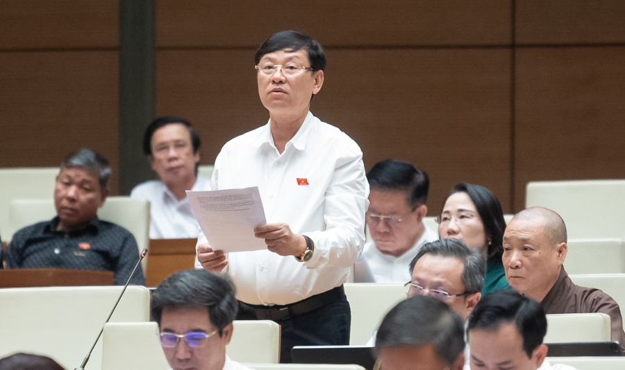 Đại biểu Nguyễn Hữu Chính (Đoàn đại biểu Quốc hội TP Hà Nội) phát biểu tại phiên thảo luận. Ảnh: Quochoi.vn