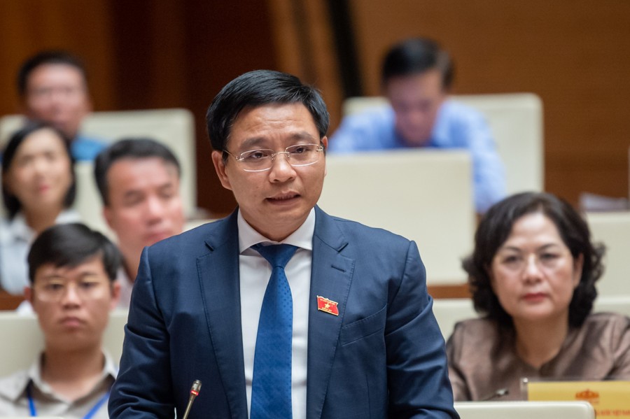 Bộ trưởng Bộ GT-VT Nguyễn Văn Thắng trả lời chất vấn