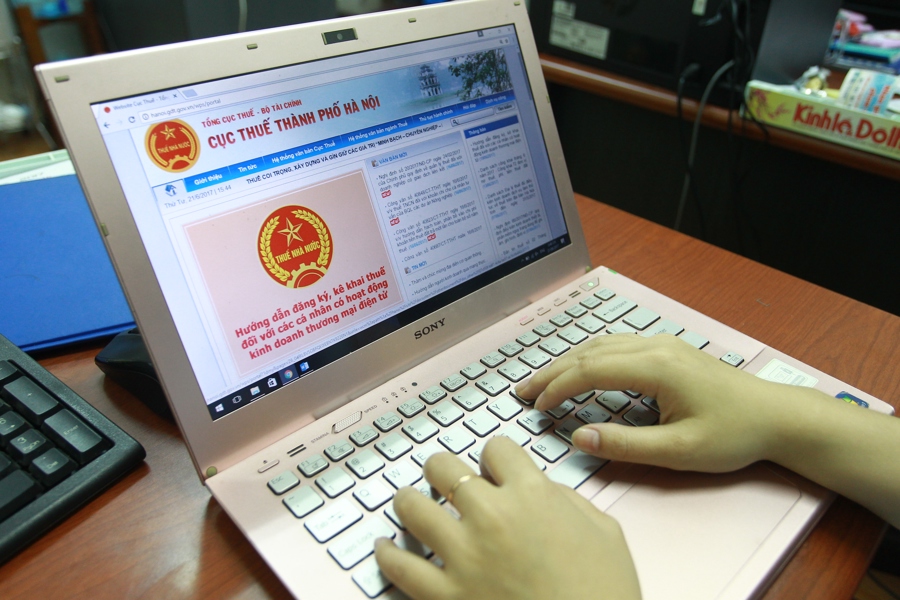 Phần hướng dẫn kê khai thuế thương mại điện tử trên trang Web của Cục Thuế Hà Nội. Ảnh Phạm Hùng.