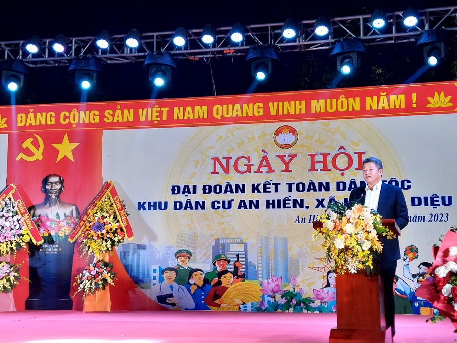 Phó Chủ tịch UBND Thành phố Nguyễn Mạnh Quyền phát biểu tại Ngày hội Đại đoàn kết toàn dân tộc tại thôn An Hiền