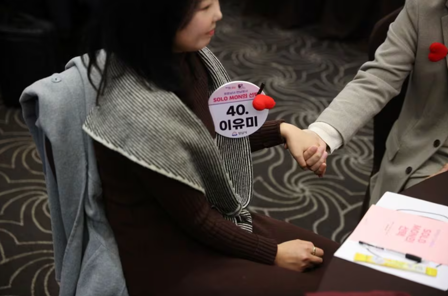 Tại sự kiện mai mối hàng loạt ở Seongnam, Hàn Quốc, tháng 11/2023. Ảnh: Reuters