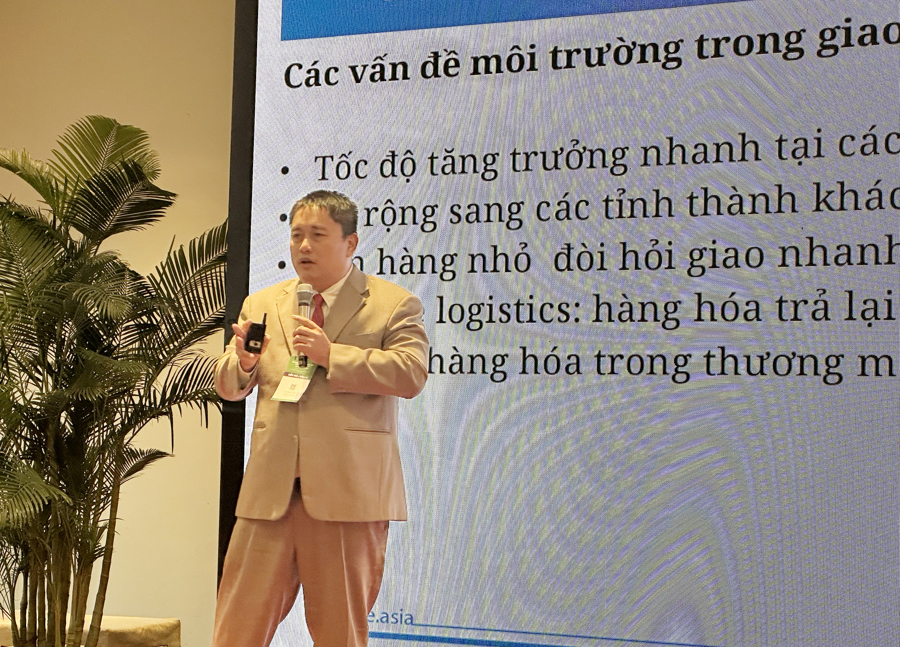 ông Vũ Anh Tuấn – Phó Giám đốc, Công ty Dr.SME chia sẻ về mô hình các điểm giao nhận cộng đồng và phân tán. 