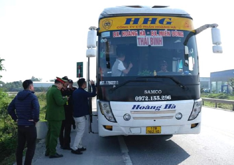 Lực lượng Công an Hà Tĩnh lập chốt khắp mọi nẻo đường kiểm tra, rà soát tất cả các phương tiện để truy bắt 2 phạm nhân trốn trại