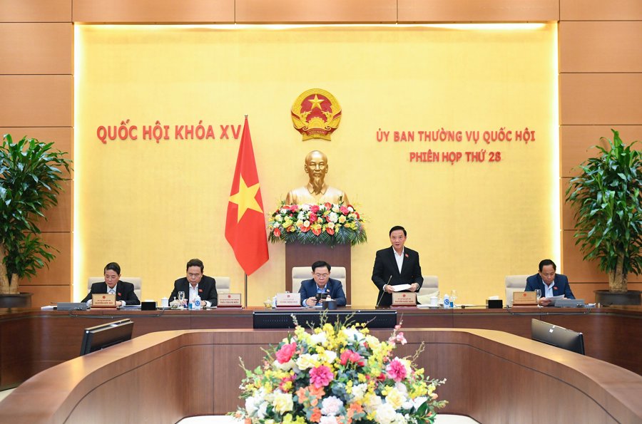 Phó Chủ tịch Quốc hội Nguyễn Khắc Định điều hành nội dung thảo luận tại phiên họp. Ảnh: Quochoi.vn