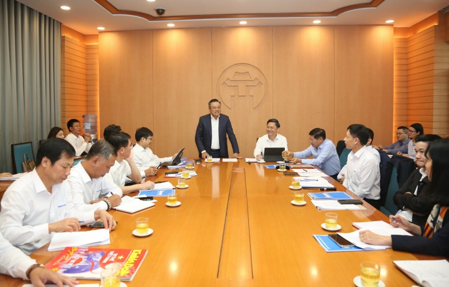Chủ tịch UBND TP Hà Nội Trần Sỹ Thanh phát biểu kết luận cuộc làm việc.
