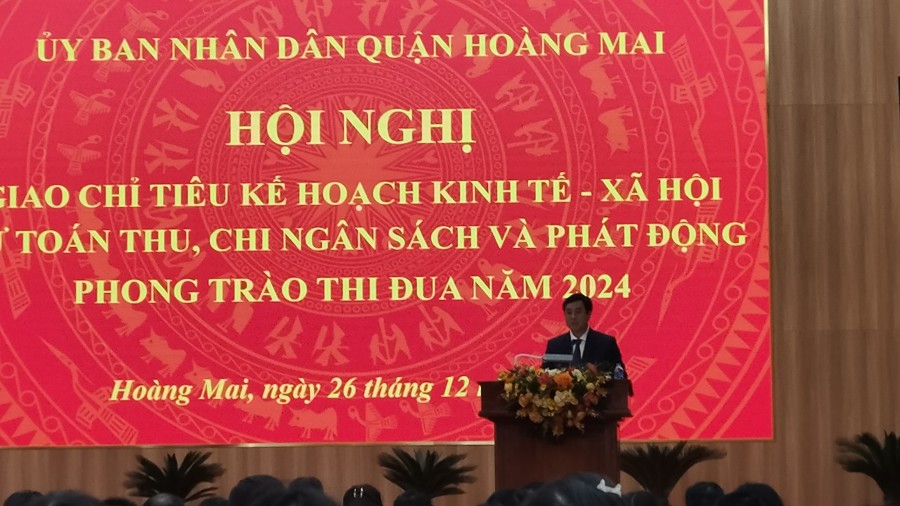 Chủ tịch UBND quận Hoàng Mai Nguyễn Minh Tâm phát biểu tại buổi lễ.