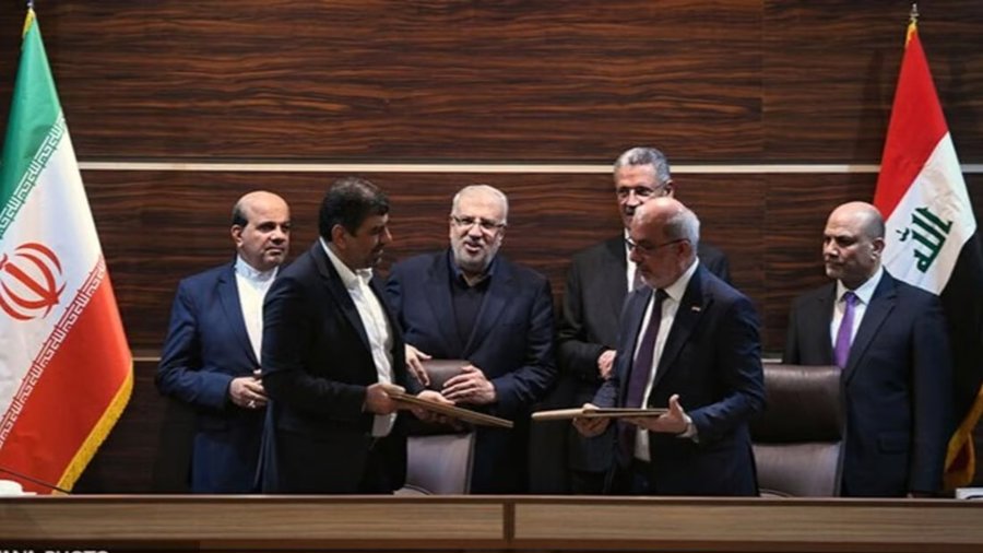 Đại diện Bộ Dầu mỏ Iran và Iraq trao đổi biên bản ký kết thành lập  ban quản lý năng lượng chung, ngày 27/12/2023