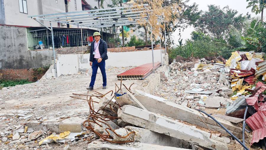 Một trường hợp xây nhà trọ trên đất nông nghiệp tại thôn Bài Xanh, xã Vân Trung (Việt Yên) vừa bị xử lý.