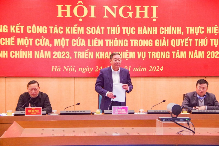 Phó Chủ tịch Thường trực UBND TP Lê Hồng Sơn chủ trì hội nghị.