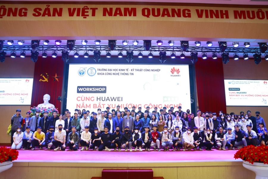 Cuộc thi ICT Competition Vietnam 2023 - 2024 ghi nhận số lượng sinh viên nữ chiếm đến 17% tổng số lượng đăng kí. 