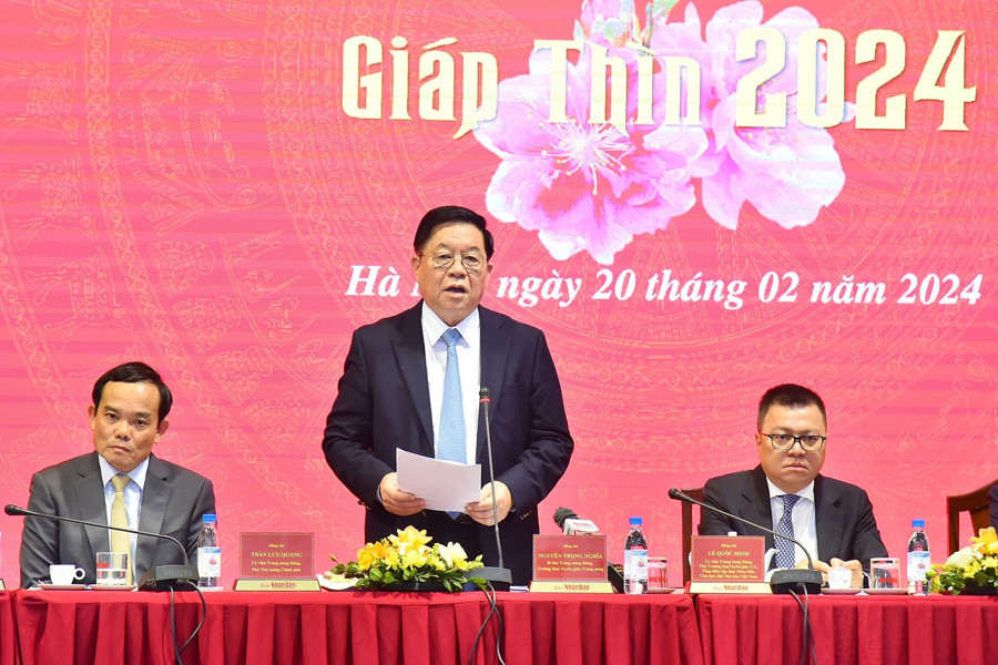 Trưởng ban Tuyên giáo Trung ương Nguyễn Trọng Nghĩa phát biểu tại giao ban.