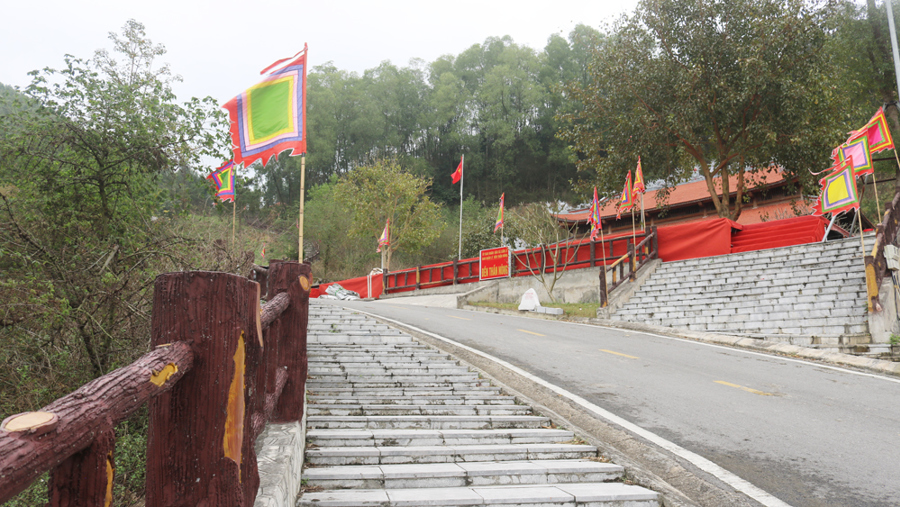 Khu vực trước đền chính thờ Thần Nông sẽ được dựng sân khấu lớn để làm các nghi lễ trong ngày khai hội.