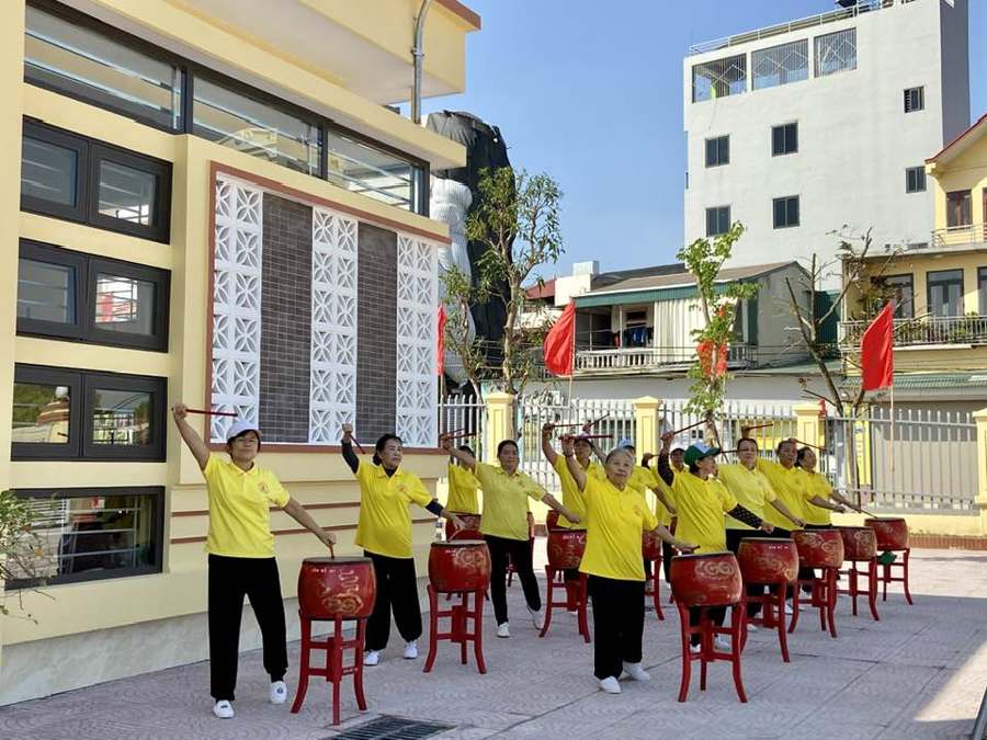Một buổi sinh hoạt văn hóa của Nhân dân thôn 3, xã Yên Mỹ, huyện Thanh Trì.