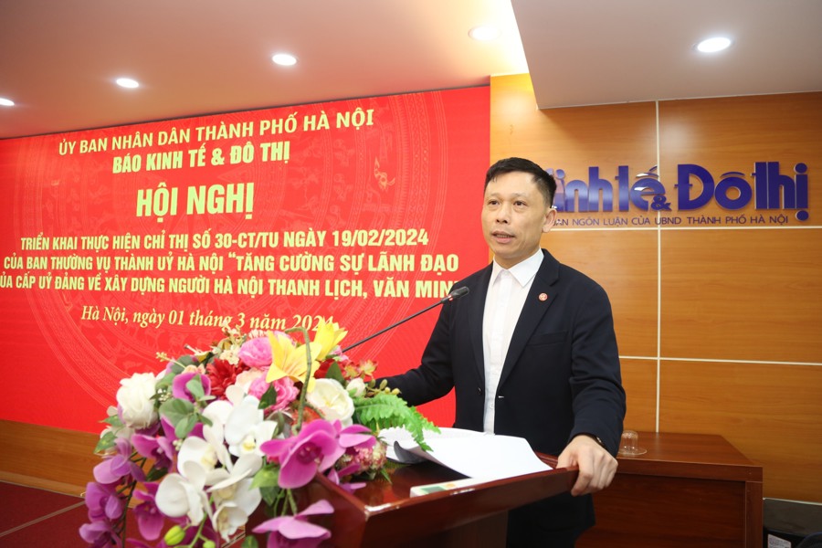 Bí thư Đảng ủy, Tổng biên tập báo Kinh tế & Đô thị Nguyễn Thành Lợi phát biểu tại hội nghị. 