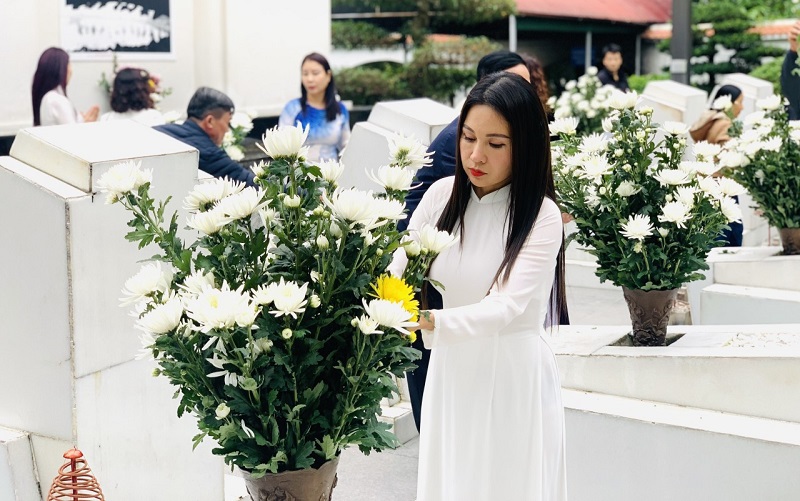 Du khách thập phương nô nức về dâng hương, tưởng niệm 10 nữ anh hùng liệt sĩ thanh niên xung phong tại Ngã ba Đồng Lộc