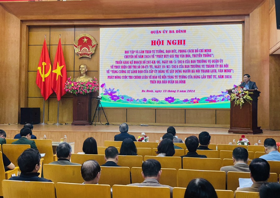 Phó trưởng Ban Thường trực Ban Tuyên giáo Thành ủy Hà Nội Phạm Thanh Học phát biểu tại hội nghị. 