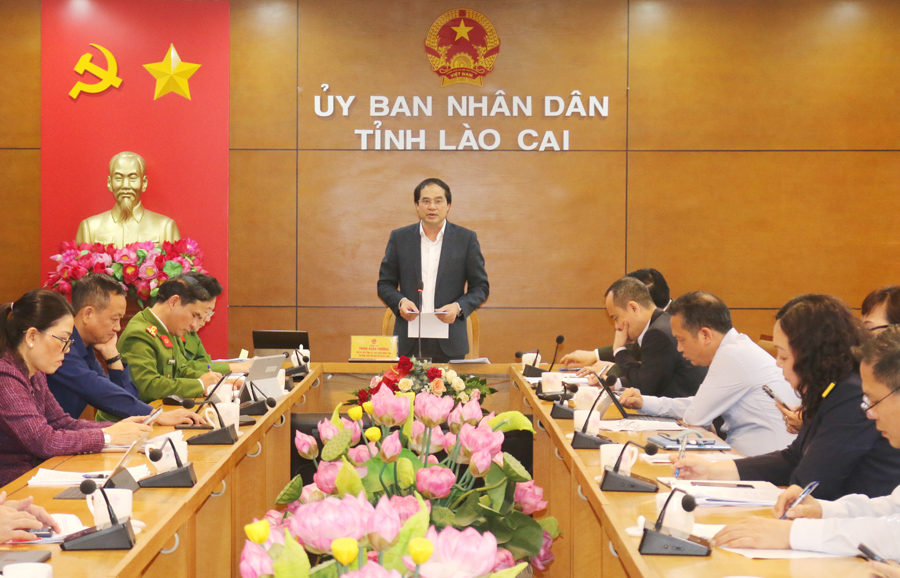 Chủ tịch UBND tỉnh Lào Cai Trịnh Xuân Trường chủ trì cuộc họp. Ảnh: CTTĐT