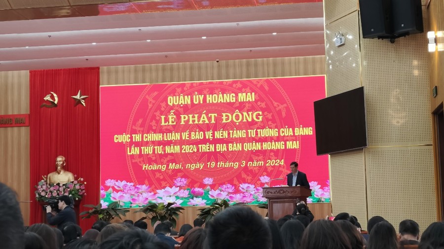 Phó Bí thư thường trực Quận ủy Hoàng Mai, Trưởng Ban chỉ đạo cuộc thi Nguyễn Xuân Phong phát biểu chỉ đạo. Ảnh AT