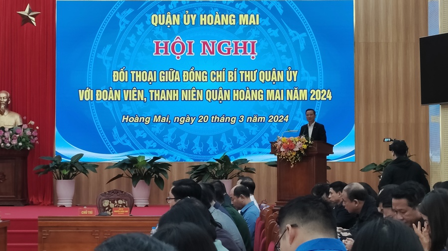  Bí thư Quận ủy Hoàng Mai Nguyễn Xuân Linh phát biểu tại buổi đối thoại.