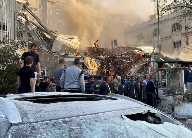 Đại sứ quán Iran đổ nát sau cuộc không kích. Ảnh: REUTERS/Firas Makdesi 