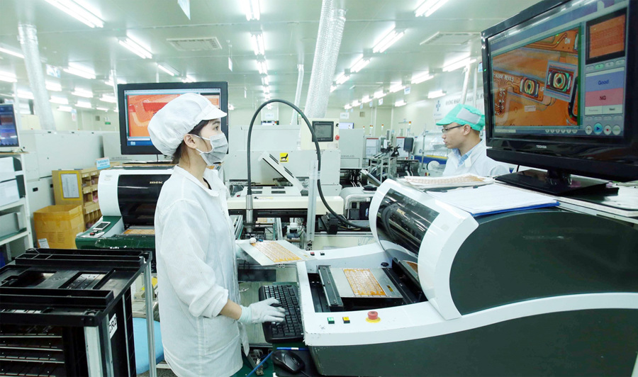Sản xuất linh kiện điện tử tại Công ty TNHH 4P, tỉnh Hưng Yên. Ảnh: Phạm Kiên