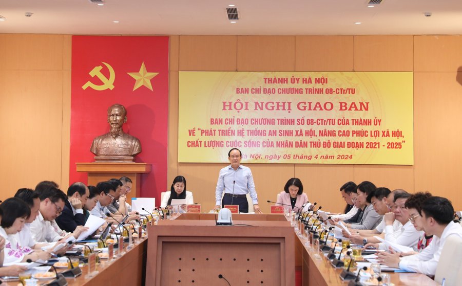 Phó Bí thư Thành ủy, Chủ tịch HĐND TP Hà Nội Nguyễn Ngọc Tuấn phát biểu tại hội nghị