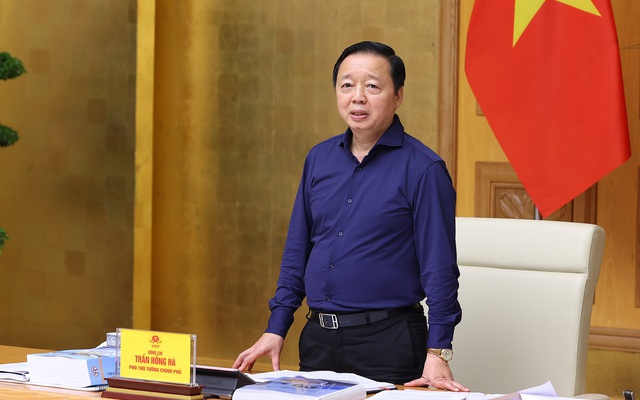 Phó Thủ tướng Trần Hồng Hà phát biểu tại cuộc họp. 