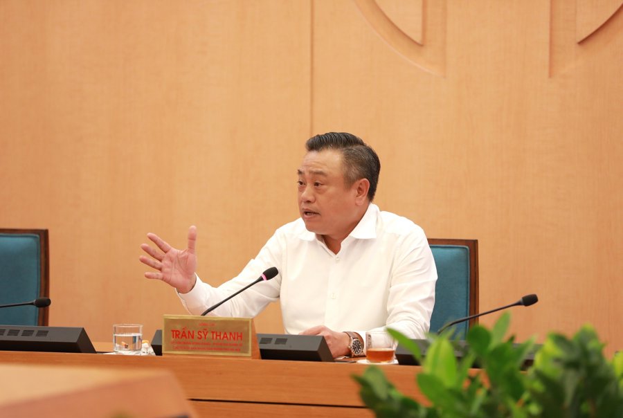 Chủ tịch UBND TP Hà Nội Trần Sỹ Thanh phát biểu chỉ đạo phiên họp. 