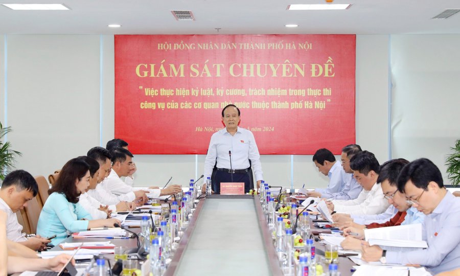 Chủ tịch HĐND TP Hà Nội Nguyễn Ngọc Tuấn phát biểu tại buổi làm việc