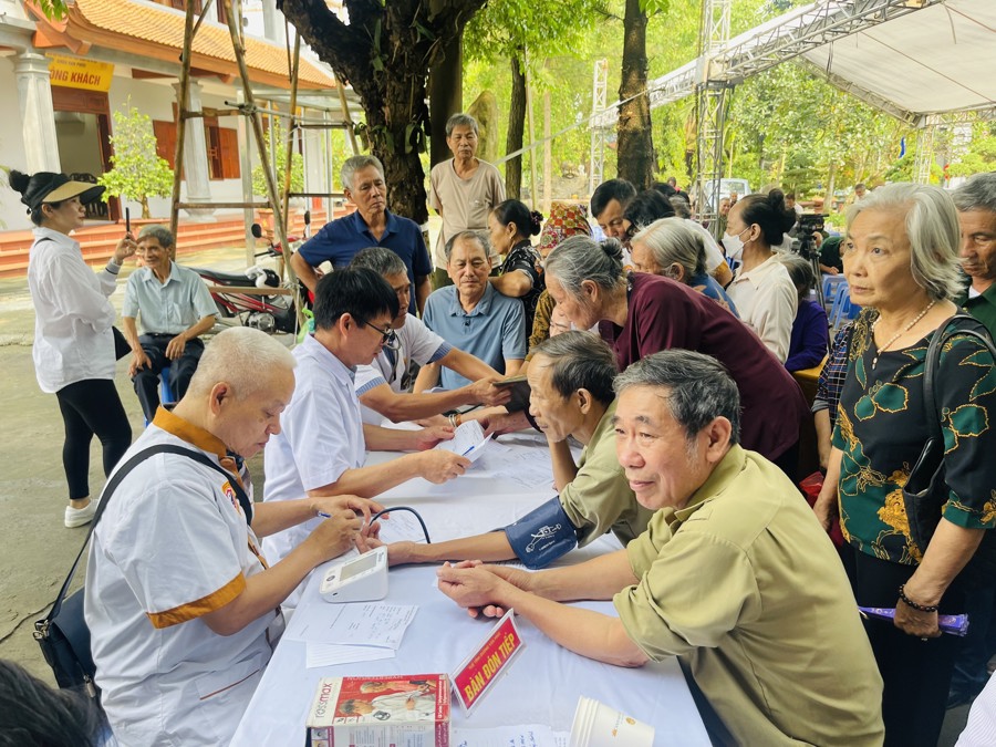 Trong chương trình ký kết có buổi khám bệnh, cấp phát thuốc cho người dân tại huyện Sóc Sơn