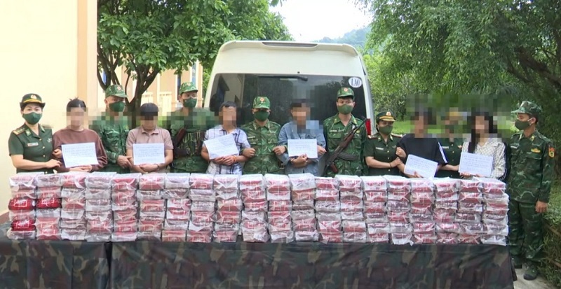 Các đối tượng người Lào bị bắt giữ cùng 121kg ma túy